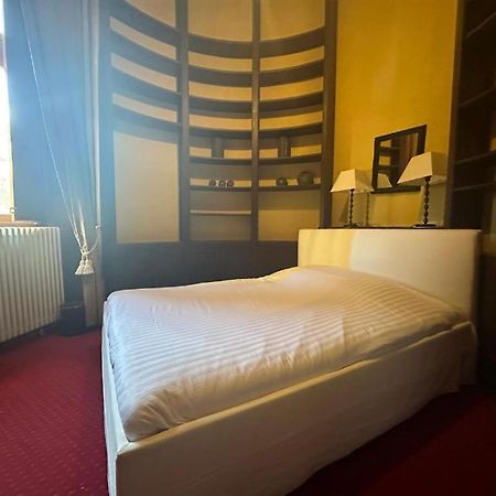 Camping Et Hotel Chateau Du Haget Montesquiou Esterno foto