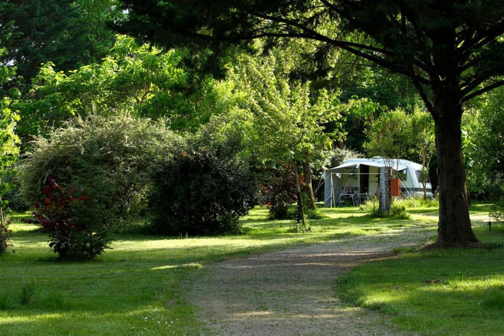 Camping Et Hotel Chateau Du Haget Montesquiou Esterno foto